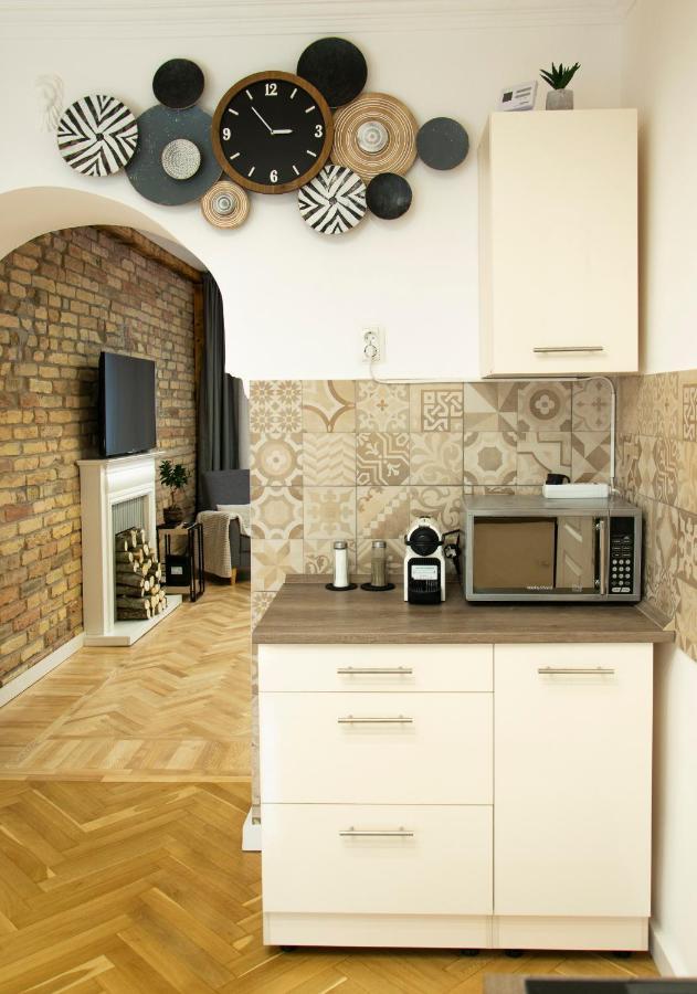 Season One Apartment *